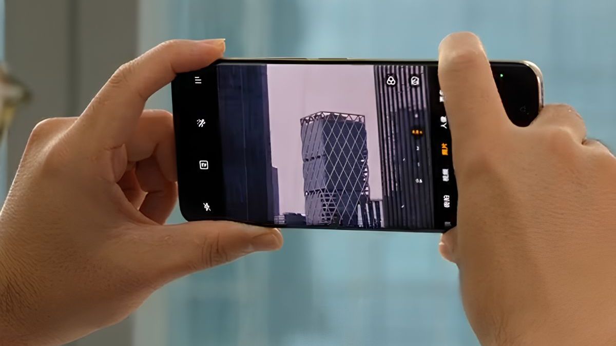 Realme Teases iPhone 16 Camera Control Button Clone; Won