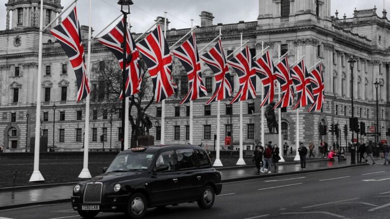 Austria’s BitPanda Secures FCA Approval in UK, Plans to Offer ‘Set-and-Forget