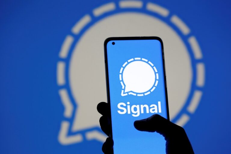 Signal Head Defends Messaging App