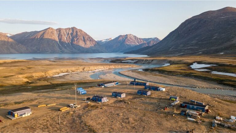 Greenland’s Melting Glaciers Expose 1,620 km of New Coastline Since 2000