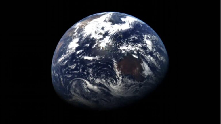 China’s Tianwen 2 Probe Snaps Striking Views of Earth and Moon While En Route to Asteroid