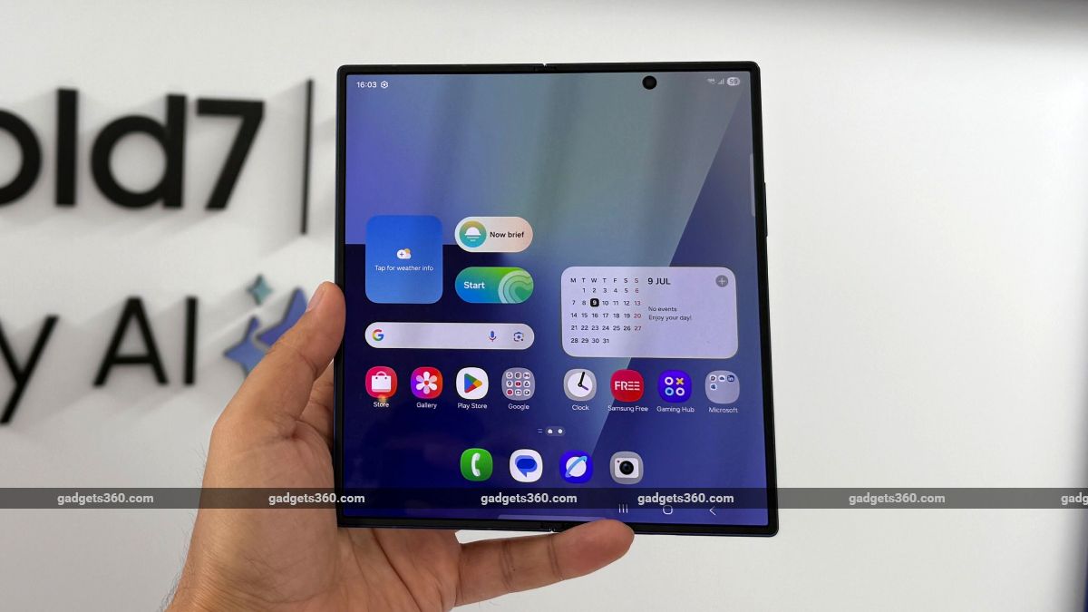 Apple to Equip iPhone Fold With Samsung Display