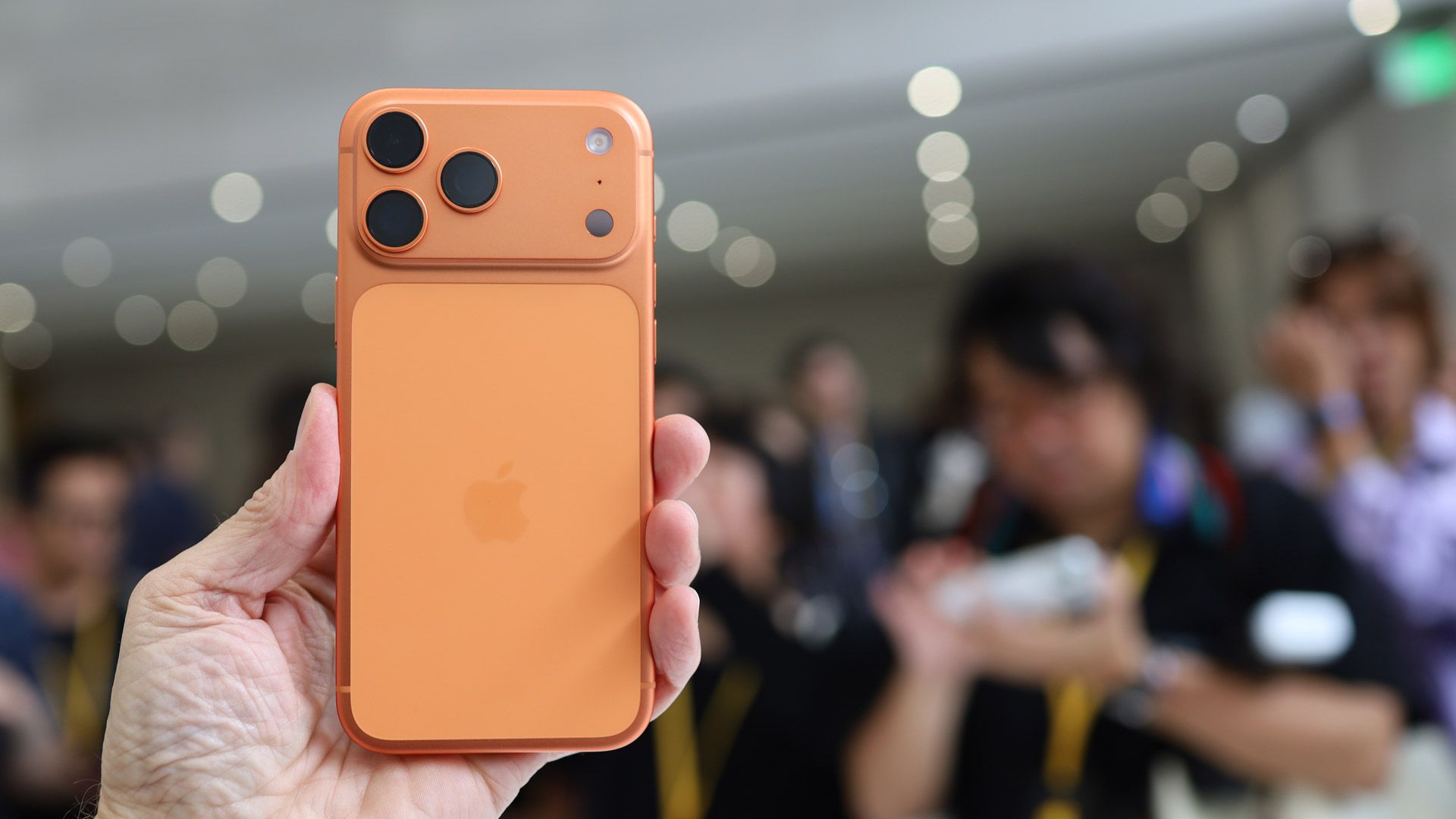 Apple iPhone 17 Pro Max HANDS ON