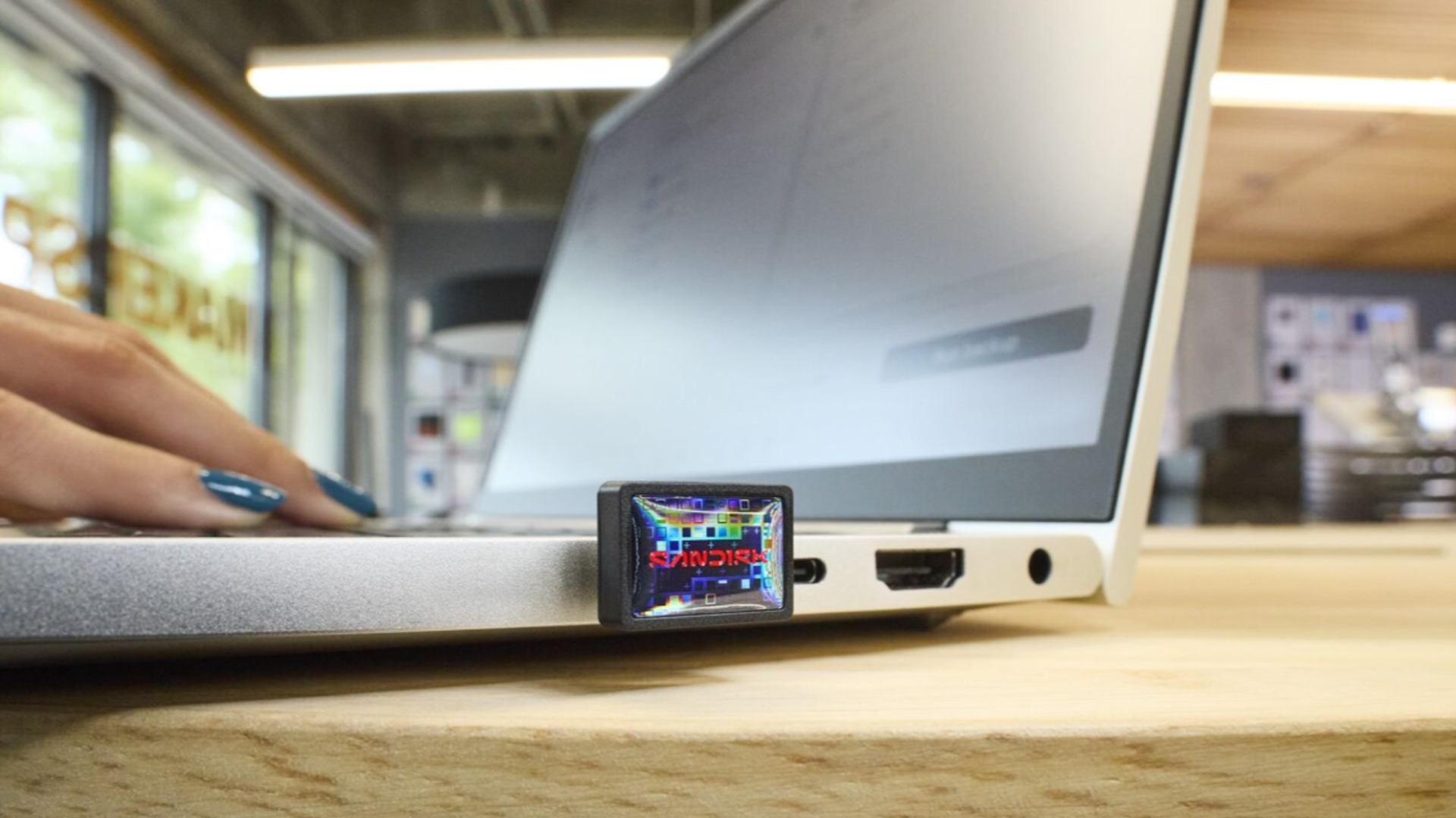 SanDisk Extreme Fit USB flash drive