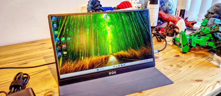 QQH Z12-4 Portable Monitor