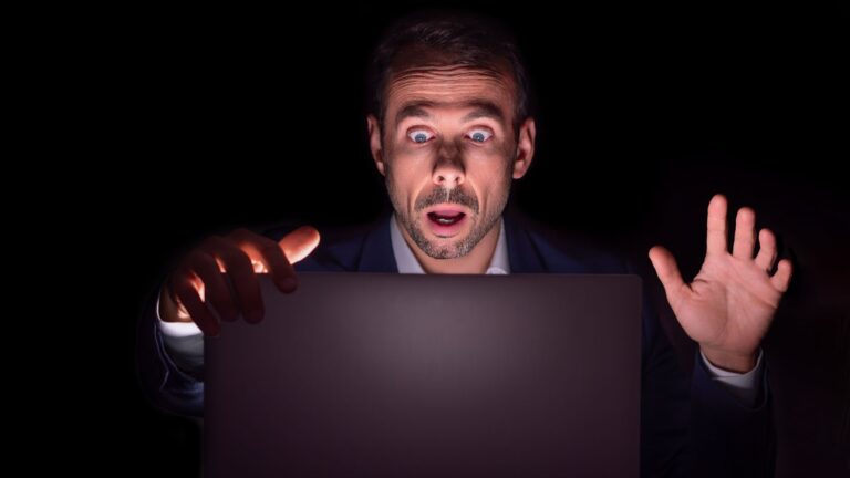 Microsoft just broke File Explorer dark mode – some Windows 11 users are seeing jarring white flashes when opening folders