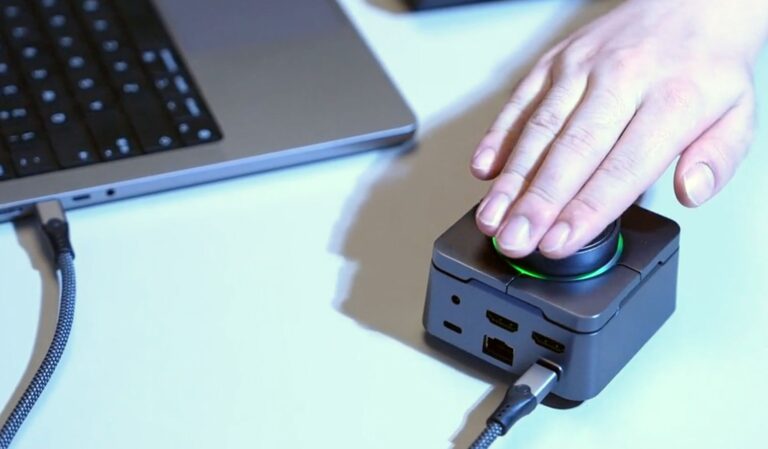 HubKey Pro 2 is a crowdfunded circular controller with fully customizable keys and a dual-4K multi-functional hub