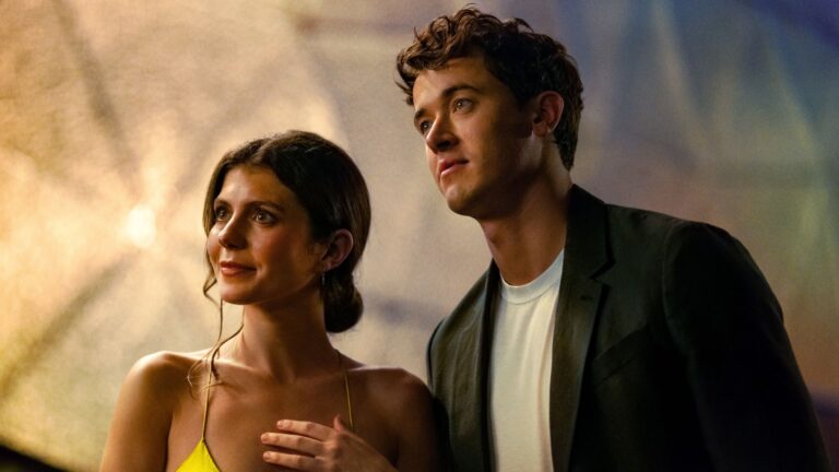 Emily Bader and Tom Blyth