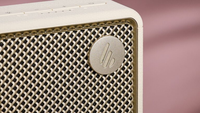 Edifier logo on the Edifier ES20
