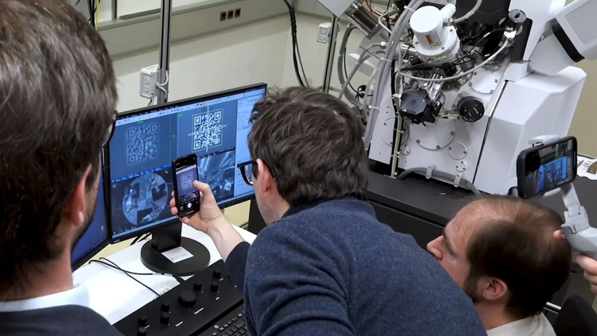Nanoscopic QR code