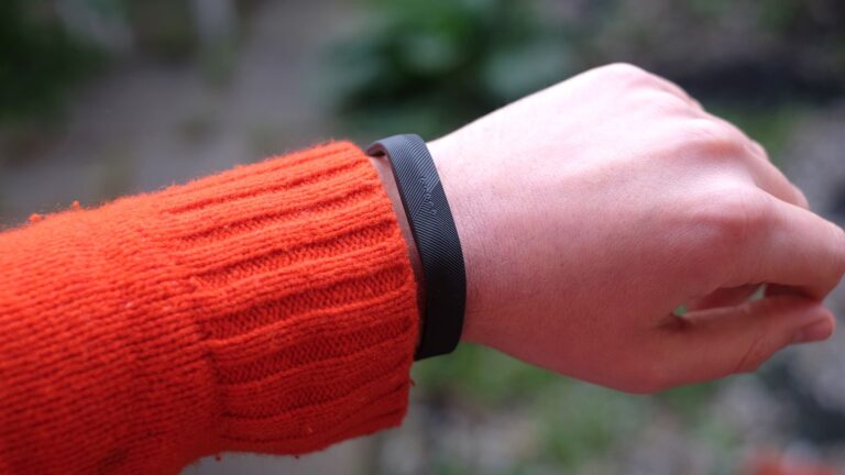 Fitbit Flex 2 on wrist