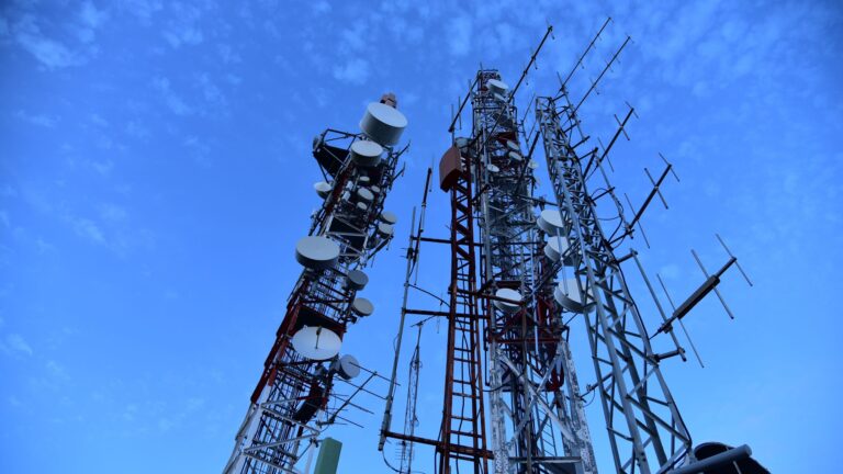 Vodafone's Albanian AI Robotic Mast Trial with Humax Signals a 5G Future of Adjustable Internal Antennas