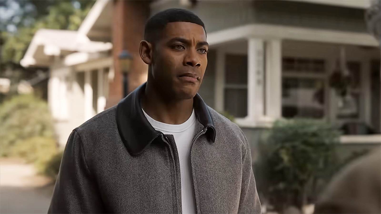 Aaron Pierre's John Stewart looking at an off-camera Hal Jordan in Lanterns episode 3