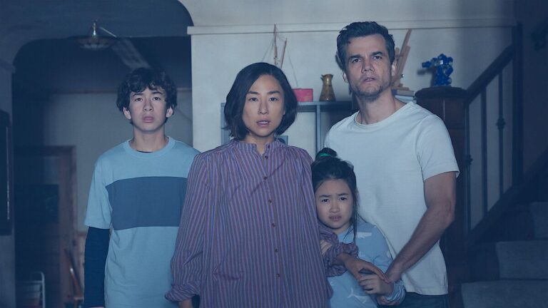 Greta Lee and Wagner Moura in The Last House