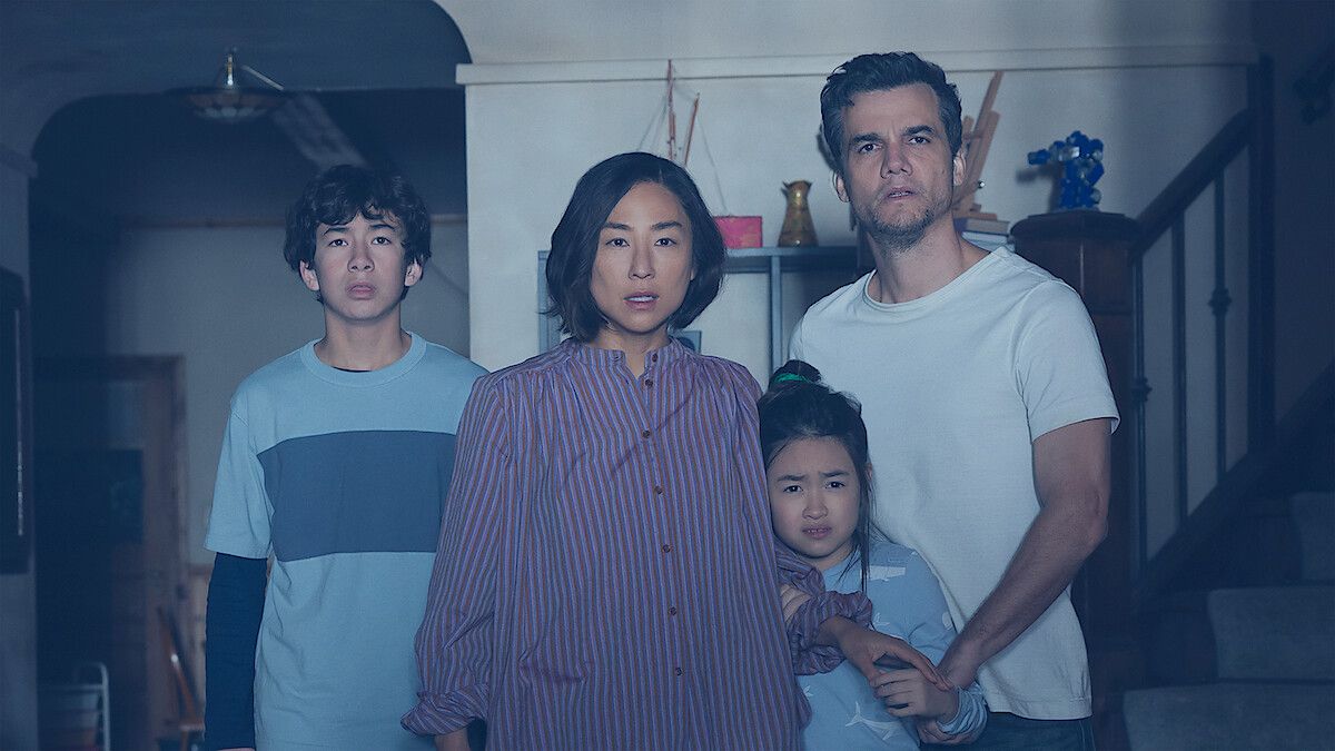 Greta Lee and Wagner Moura in The Last House