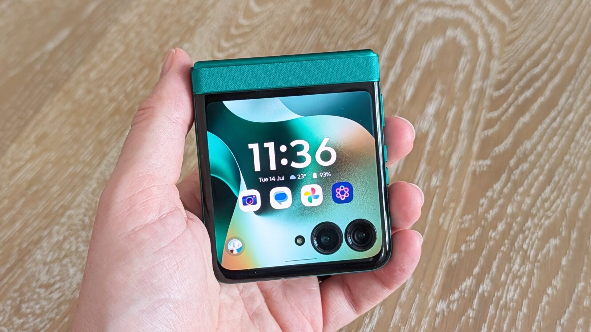 Motorola Razr 2026 review: still the best mid-range flip phone, but it left me wanting more
