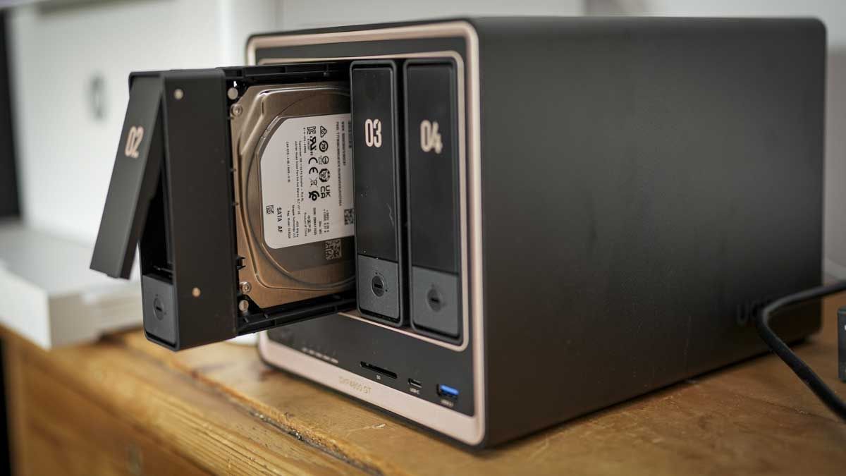 UGREEN NASync DXP4800 GT