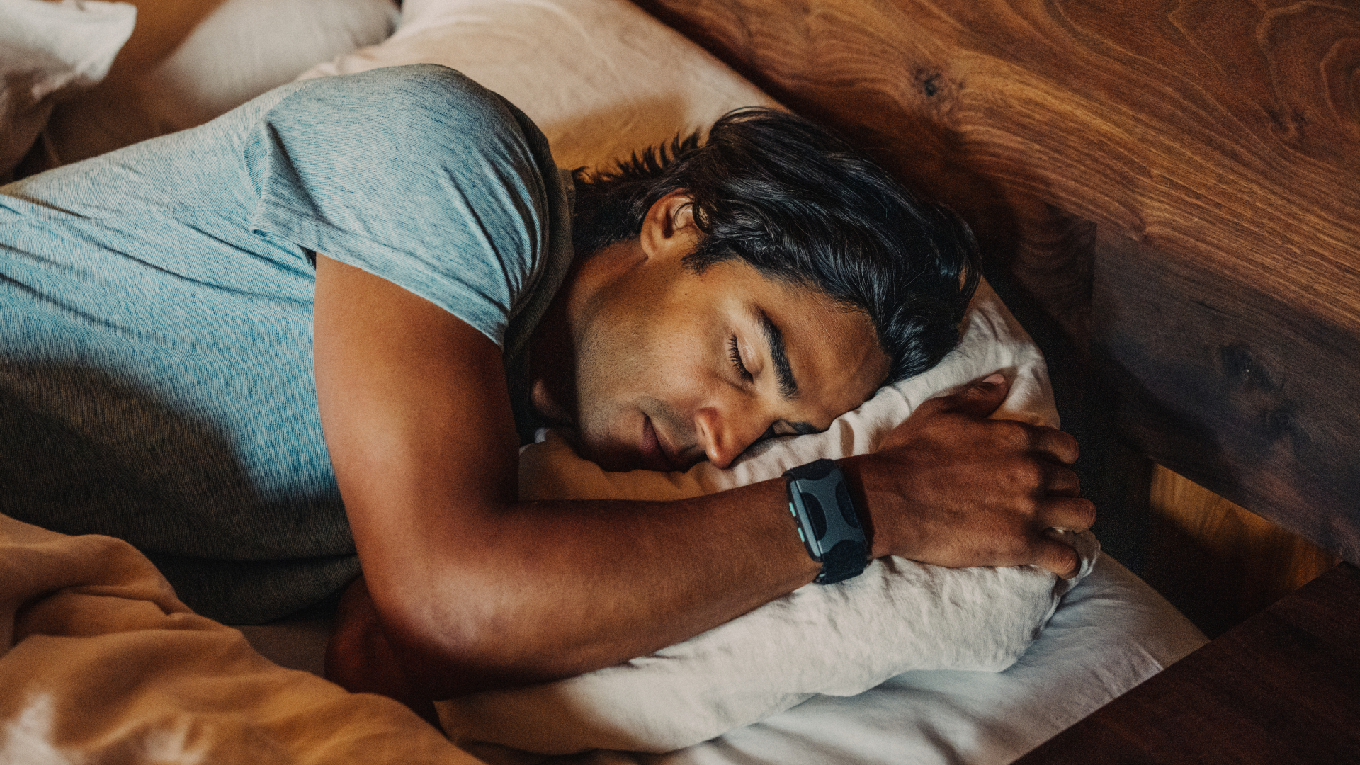A Apollo Neuro user sleeps whilst wearing an Apollo sleep tracker