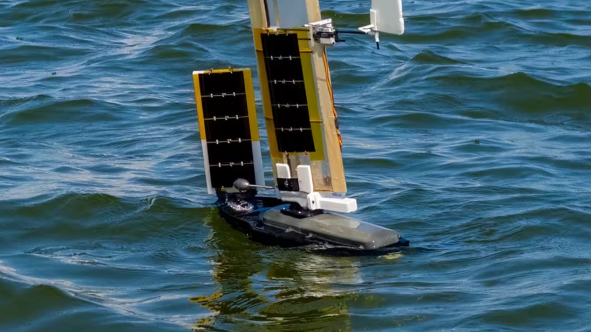 ALBATROSS, a lightweight sailboat drone