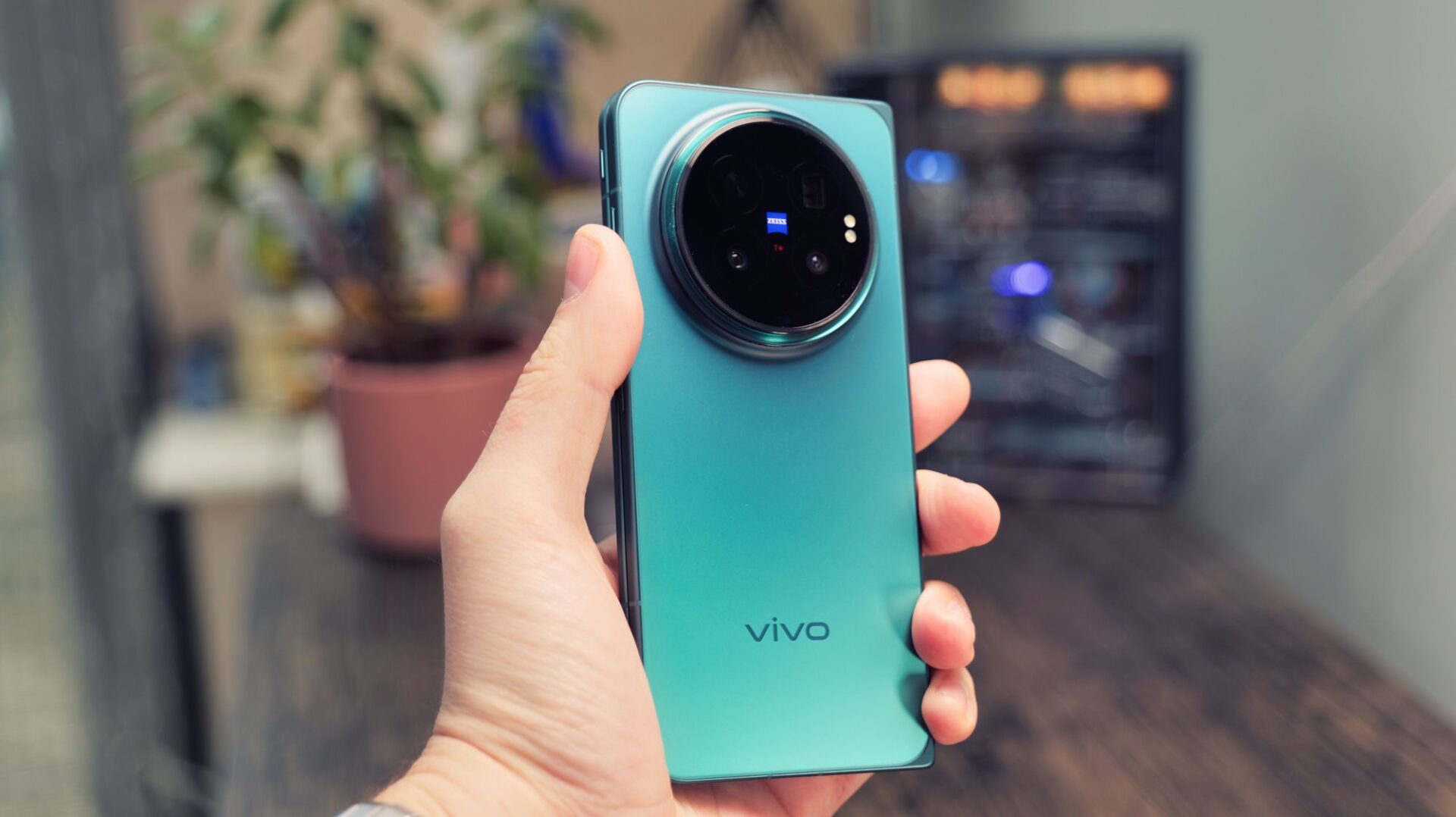 The Vivo X Fold 6 takes better photos than my iPhone 18 Pro and weighs less than the iPhone Duo — I'm obsessed