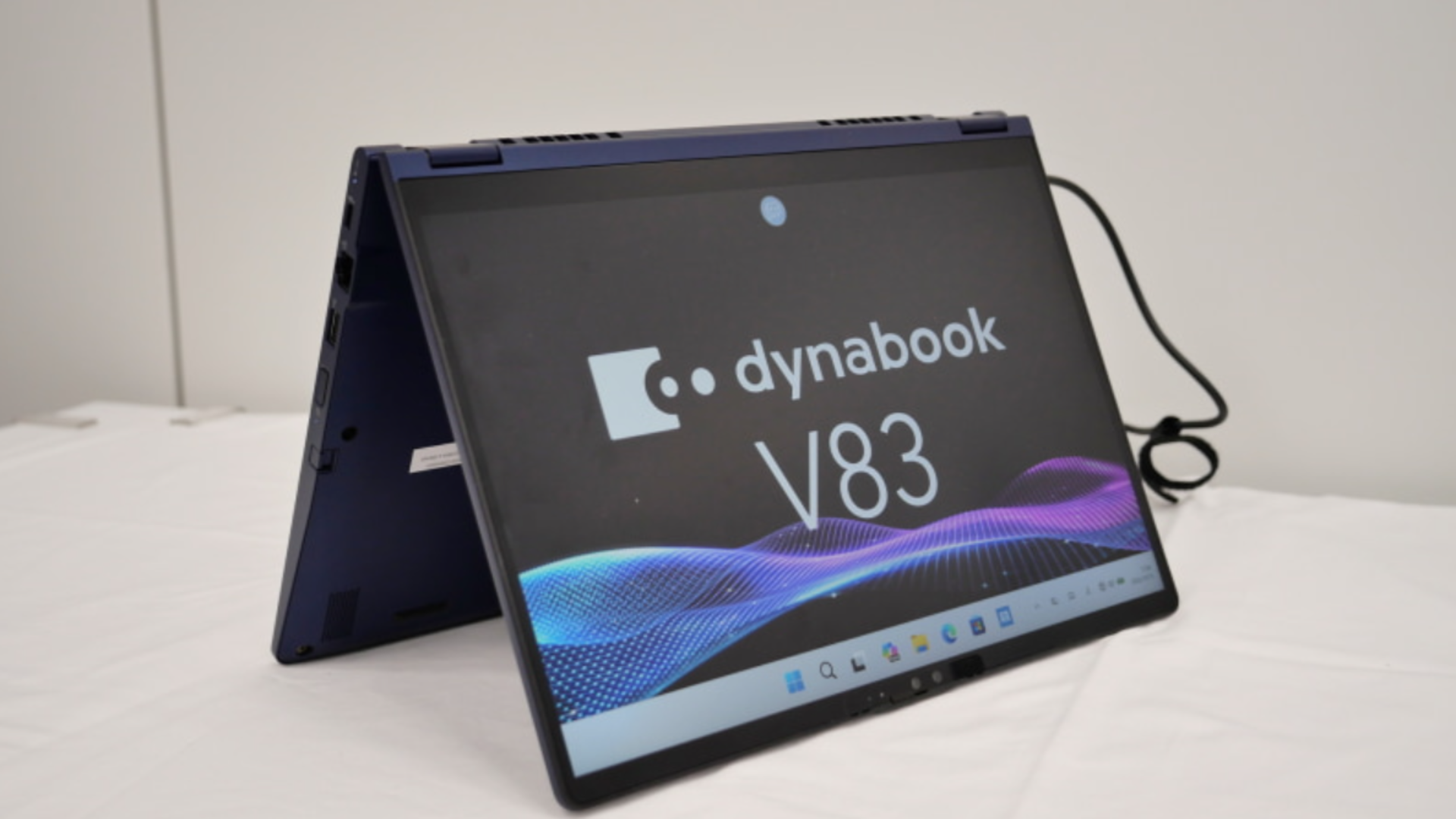 Dynabook V83/PA notebook